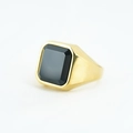 Herrenring vergoldet mit großem quadratischem schwarzem Edelstein im minimalistischen Design - Gold Basis Schwarzer Edelstein