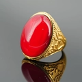 Anillo clásico de acero de titanio vintage con una gran gema roja ovalada dorada - US 8 / Banda de Oro Piedra Roja