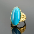 Anello retrò dorato con grande occhio di gatto azzurro ovale e intagli floreali - Tono Oro Pietra Blu Pavone