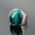 Anello classico in acciaio al titanio argento con gemma occhio di gatto verde - Taglia 7 / Fascia d'Argento Pietra Verde