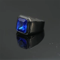 Anillo de sello vintage negro para hombre con una gema de zafiro azul rectangular - Tono Negro Gema Azul