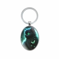 Portachiavi ovale con gatto nero dagli occhi verdi e scena magica della foresta - Motivo Gatto Nero E Farfalle (XSWX8263)