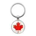 Detalle de primer plano del llavero bandera de Canadá con hoja de arce roja sobre metal - Arce Blanco con Micro Textura (XSWX8415-10)