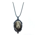 Collana con ciondolo ovale corvo della foresta gotica con estetica oscura e cimitero - Stile Cabochon in Vetro Foresta di Corvi (XSWX8477)