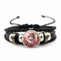 Pulsera navideña de cuero trenzado multicapa con dije de muñeco de nieve y cuentas - Estilo Muñeco de Nieve y Flores (XSWX7875-4)