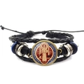 Mehrlagiges St. Benedikt Lederarmband mit goldener Medaille und Perlenverzierung - Mehrlagiger Gewebter Medaillen-Stil (XSWX7914-7)