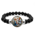 Dettaglio del bracciale con perline di San Michele e ciondolo religioso su sfondo bianco - Stile Cabochon dell'Annunciazione (XSWX7933-3)