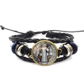 St. Benedikt Medaille Mehrschichtiges schwarzes Lederarmband mit geflochtenen Details - Blauer Glaspatch-Stil (XSWX7914-1)