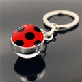 Portachiavi a sfera bifacciale con motivo coccinella e anello in metallo lucido - Rosso a pois neri (XSWX4018-1)