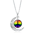 Dettaglio del ciondolo luna cava in argento con bandiera arcobaleno e simbolo della pace - Simbolo Della Pace Arcobaleno (XSWX6393-27)