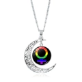 Dettaglio del pendente luna traforata argento con simbolo Venere in vetro arcobaleno - Simbolo Femminile Colorato (XSWX6393-26)