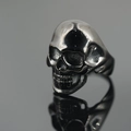 Polished skull ring for men in vintage dark grey finish with mirror reflection effect - US 7 / Black