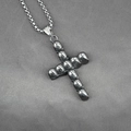 Collier avec pendentif croix crâne gothique en acier titane vieilli et chaîne perle carrée - Pendentif Avec Chaîne Comme Indiqué
