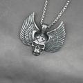 Gothic Totenkopf Anhänger mit Flügeln aus Vintage Edelstahl mit stabiler Boxkette - Anhänger mit Box-Kette