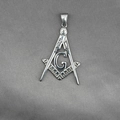 Collana con ciondolo massonico argento squadra e compasso con simbolo G su fondo grigio - Solo ciondolo (Senza catena)