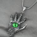 Gothic-Anhänger mit Hand und Teufelsauge in Silber-Optik mit grüner Perle und Boxkette - Anhänger mit Box-Kette