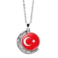 Detail van zilveren halve maan ketting met een draaibare Turkse vlag hanger - Turkije (XSWX7341-22)