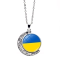 Detail van halve maan hanger ketting met Oekraïense vlag kleuren in zilveren afwerking - Oekraïne (XSWX7341-20)