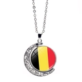 Detail van roterende maan hanger met Belgische vlag en verfijnd zilveren snijwerk - België (XSWX7341-18)