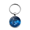 Portachiavi segno zodiacale Leone in argento con ciondolo in vetro su sfondo bianco - Leone