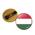 Ungarn Flagge Glas Anstecknadel mit Bronze Metallbasis und Sicherheitsnadel auf Weiß - Ungarn