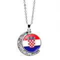 Roterende maan hanger ketting met Kroatische vlag en gegraveerd zilveren montuur - Kroatië (XSWX7341-6)