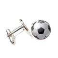 Détail des boutons de manchette de football en argent avec dôme en verre et motif ballon - Style Football Noir Et Blanc (XSWX7361-5)
