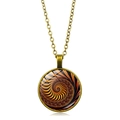 Collier mandala vintage en bronze avec cabochon en verre et motif fractal orange - Style Art Fractal Spirale Orange Brun (XSWX7330-4)