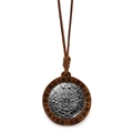 Collier calendrier aztèque rétro avec pendentif rond en bois sur cordon tressé marron - Pierre de Soleil Noir et Blanc Contrasté (XSWX7378-7)