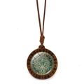 Collier avec pendentif Calendrier Aztèque en bois, cordon marron et cabochon en verre - Texture Or Vert Bronze (XSWX7378-6)
