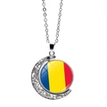 Roterende maan-halsketting met Roemeense vlag hanger in zilveren afwerking - Roemenië (XSWX7341-17)