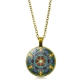 Vintage Bronze Mandala Blume Glas Cabochon Anhänger Halskette auf weißem Grund - Antikbronze