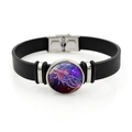 Vista dettagliata del bracciale in pelle nera con ciondolo luminoso del segno del Cancro - Cancro (XSWX7572)