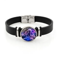 Dettaglio del bracciale in pelle Gemelli con cupola in vetro e motivo di cielo stellato - Gemelli (XSWX7572)
