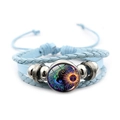 Hellblaues mehrlagiges geflochtenes Lederarmband mit Sonne und Mond Glascabochon - Künstlerisch Bemalt Sonne Mond Stil 4 (XSWX7469-4)