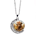 Detailaufnahme des rotierenden Hochlandrinder-Anhängers mit Roségold-Mond-Design - Highland-Rind mit karierter Schleife (XSWX7610-6)