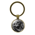 Gothische punk bronzen sleutelhanger met skeletpatroon onder een glazen koepel - Antiek Brons