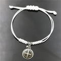 Bracciale regolabile in corda bianca intrecciata con medaglia di San Benedetto unisex - Bianco (XSWX7503-4)