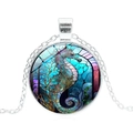 Collier à pendentif hippocampe en vitrail avec une chaîne élégante de couleur argent - Argenté
