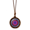 Collier ethnique avec pendentif mandala en bois et cordon tressé marron pour femmes - Style Mandala Violet (XSWX7241-8)