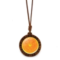 Détail du pendentif mandala fleur de vie en bois avec cordon tressé marron vintage - Style Écriture Jaune (XSWX7244-7)