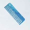 Dettaglio di un pettine a denti larghi in acetato marmorizzato blu e bianco per capelli - Blu e Bianco
