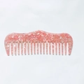 Dettaglio di pettine a denti larghi in marmo rosa in acetato antistatico di alta qualità - Rosa Antico