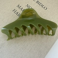 Grande molletta per capelli verde oliva con finitura traslucida lucida e molla in metallo - Stile Farfallina Chiusura / Verde