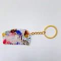 Detail van mini acetaat kam sleutelhanger met kleurrijke marmertextuur en gouden ring - Gouden Sleutelhanger / Met Patroon - 5.3cm*3.1cm