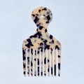 Minimalist wide tooth acetate tortoiseshell hair comb with cream and brown pattern - Light Leopard