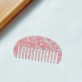 Makroaufnahme des grobzinkigen Kamms mit eleganter rosa Marmor-Acetat-Textur - Halbkreis Modell