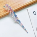 Gedetailleerde weergave van een kleurrijke marmeren acetaat puntkam voor haarstyling - 4mm / Sterreanpaars