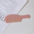Peine de dientes anchos rosa de acetato con mango ergonómico ondulado para peinar - Rosa