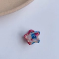 Detalle de pinza para el pelo con forma de estrella, textura mármol y diseño de cara feliz - Azul Marino y Rojo / 2.5cm